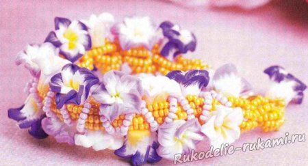 Браслет из бисера и бутонов